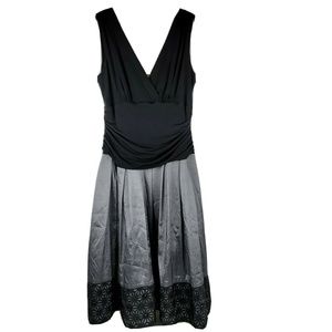Sleeveless V-neck A Line Black & Grey Dress Size Large